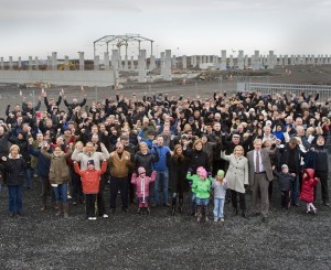 Los islandeses se mobilizaron contra los culpables de la crisis desde 2008. La oposición a la construcciñon de presas para generar la energía de la industria del aluminio también ha crecido, pero en abril 2013 el PI conservador, vuelve al poder.