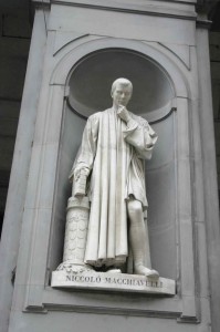 Maquiavelo, uno de los filosófos más competentes y modernos. Esta estatua se encuentra en el Palacio Uffizi de Florencia. 